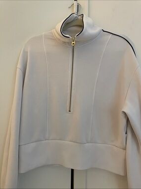 Varley Davenport DoubleSoft Pullover in gray/white black piping M slight flaws